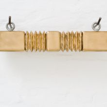 Kaiserwagen, 2011 • Material: Anröchter Dolomit, Gold, Stahl • Format: 16 x 56 x 8 cm